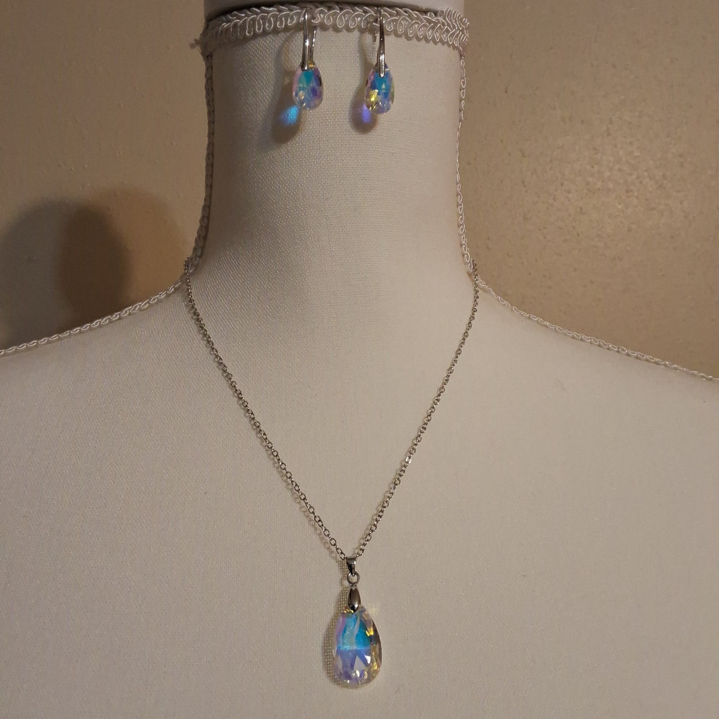 Iridescent Necklace with Earrings Set Style # 1045